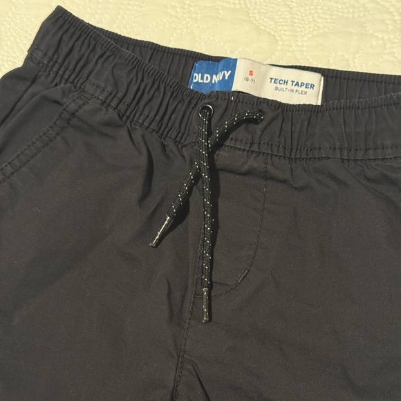 Old Navy Black Built-In Flex Tapered Tech Pants for
Boys S (6-7) - Picture 5 of 8